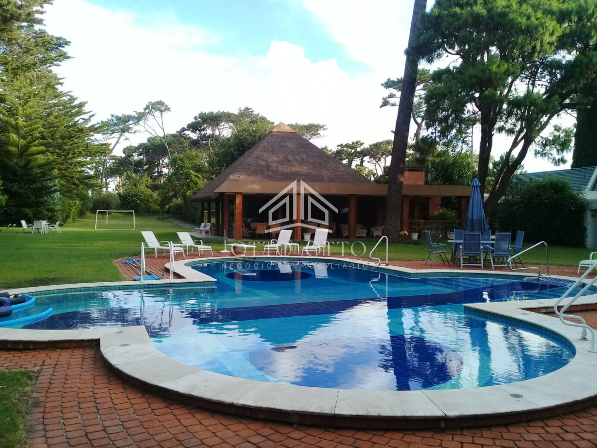 Casa ID.25848 - IMPONENTE CASA EN MANSA CON UBICACION PRIVILEGIADA