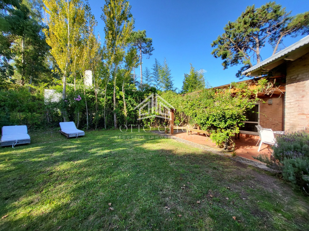 Casa ID.26776 - Venta casa cuatro dormitorios Punta del este barrio Arbolada parrillero y gran terreno