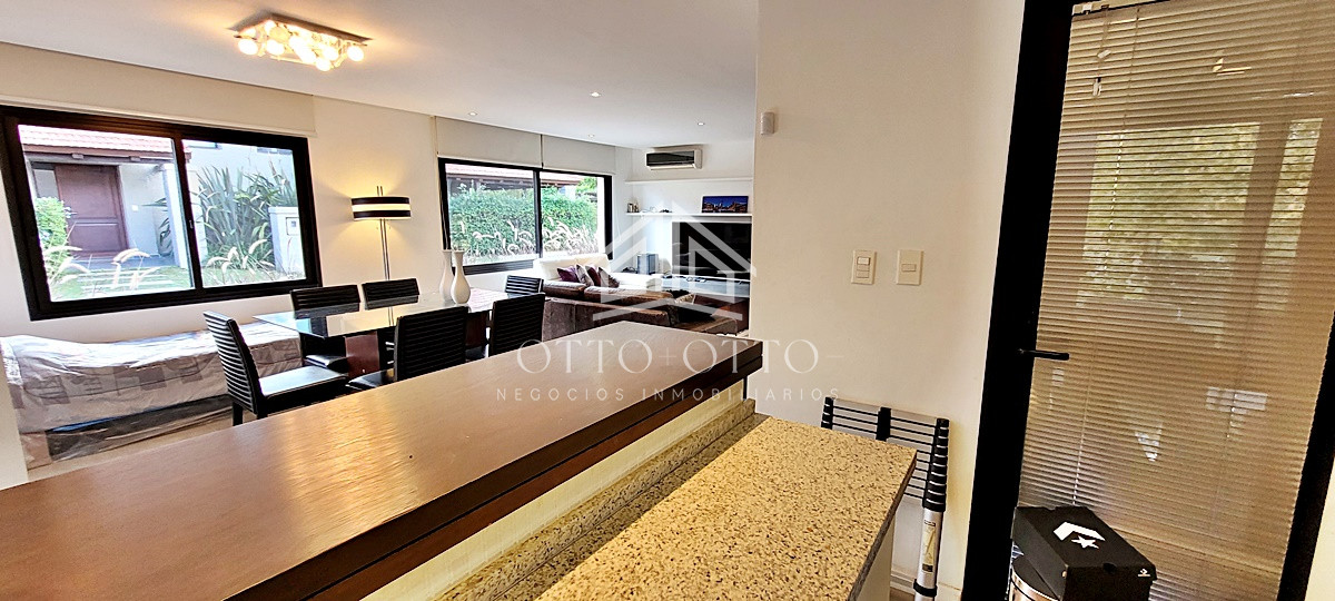 Casa ID.25556 - Hermosa casa en barrio cerrado