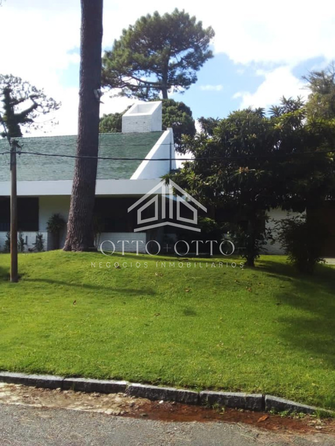 Casa ID.25848 - IMPONENTE CASA EN MANSA CON UBICACION PRIVILEGIADA