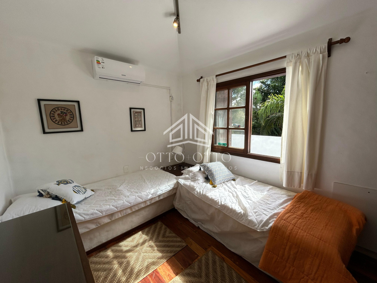 Casa ID.28732 - Venta casa siete dormitorios Punta del Este playa Mansa parrillero y piscina