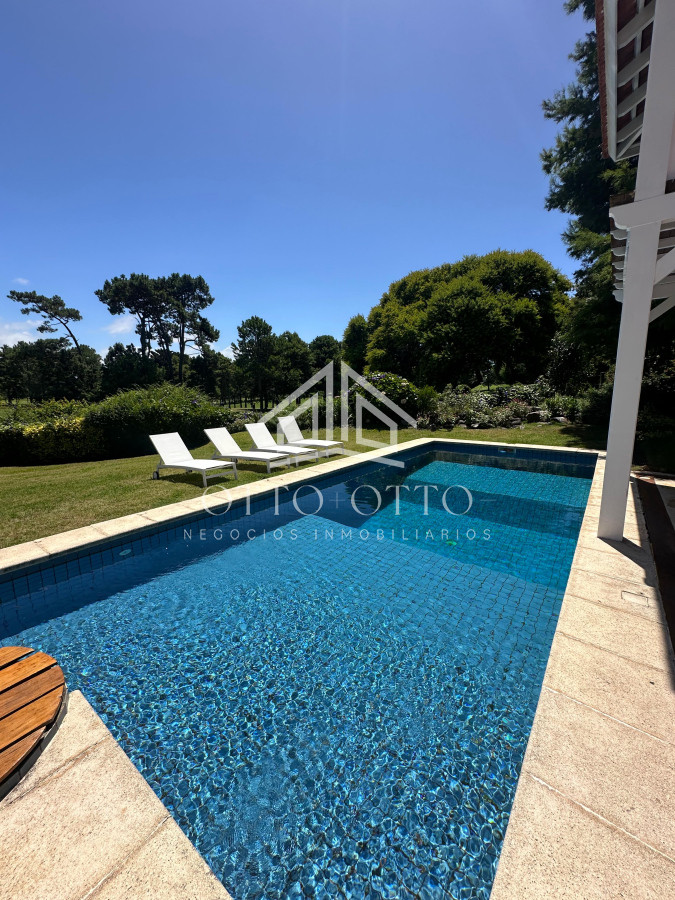 Casa ID.28488 - Espectacular Casa en El Golf Punta del Este 5 dormitorios en suite