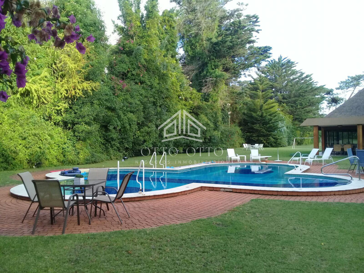 Casa ID.25848 - IMPONENTE CASA EN MANSA CON UBICACION PRIVILEGIADA
