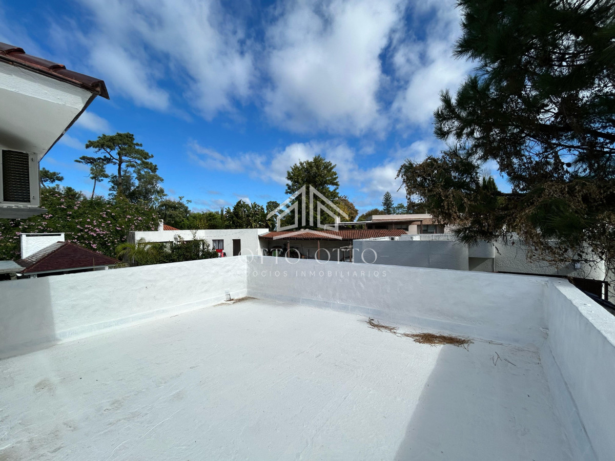 Casa ID.28732 - Venta casa siete dormitorios Punta del Este playa Mansa parrillero y piscina