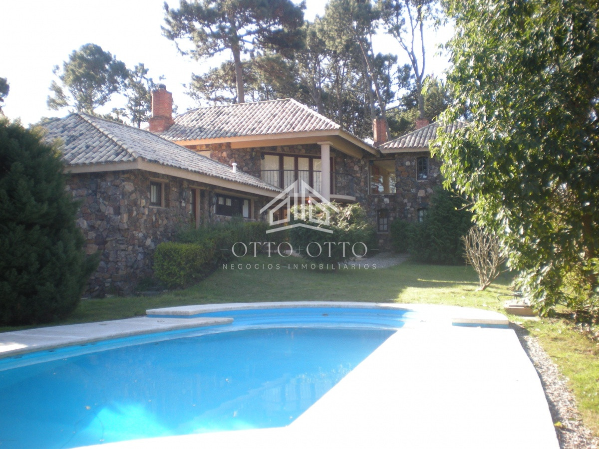 Casa ID.5204 - Casa en venta Lugano Marly 4 dormitorios