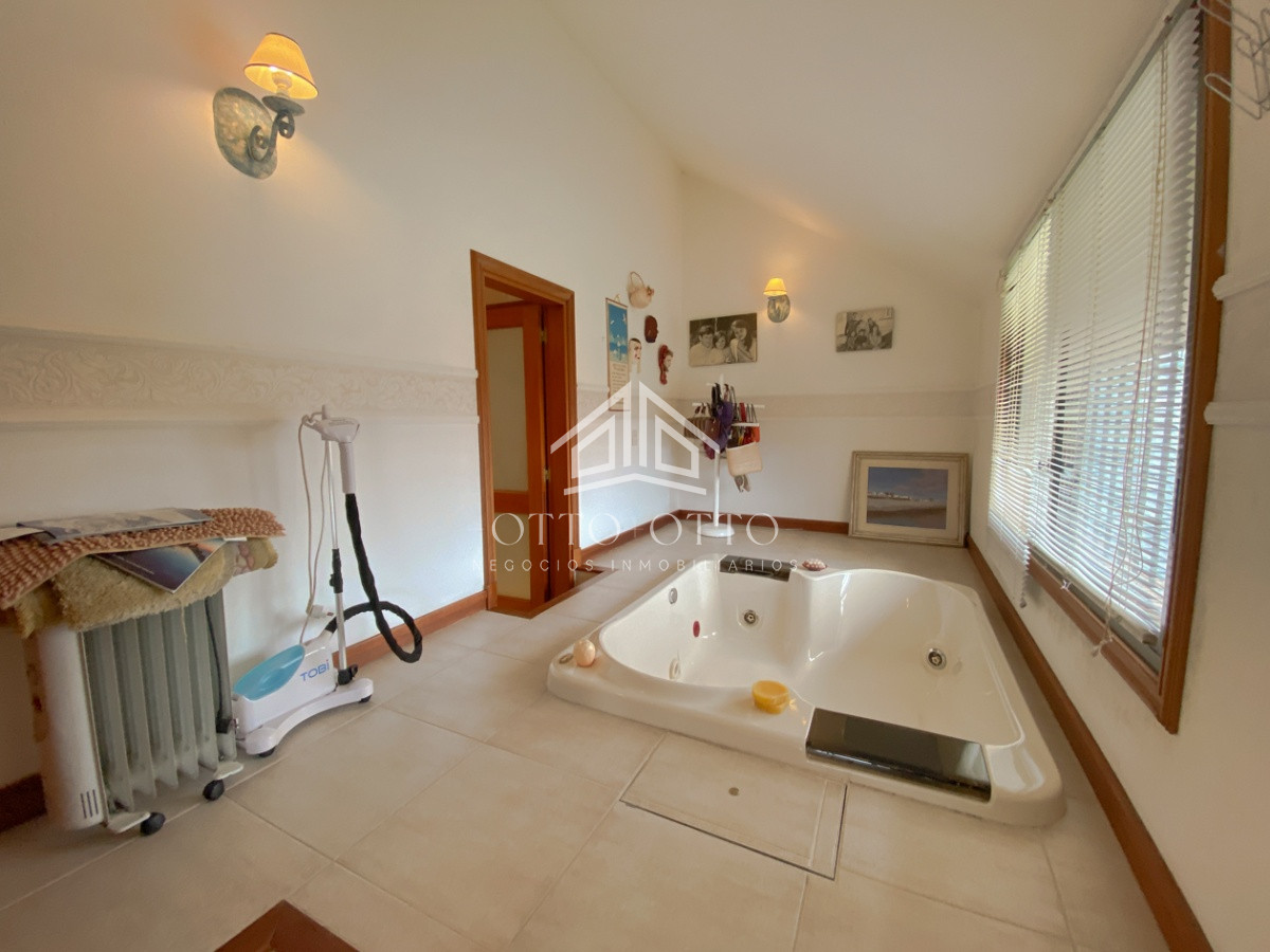 Casa ID.4446 - Mansion en venta INCREIBLE PRECIO, Punta del Este