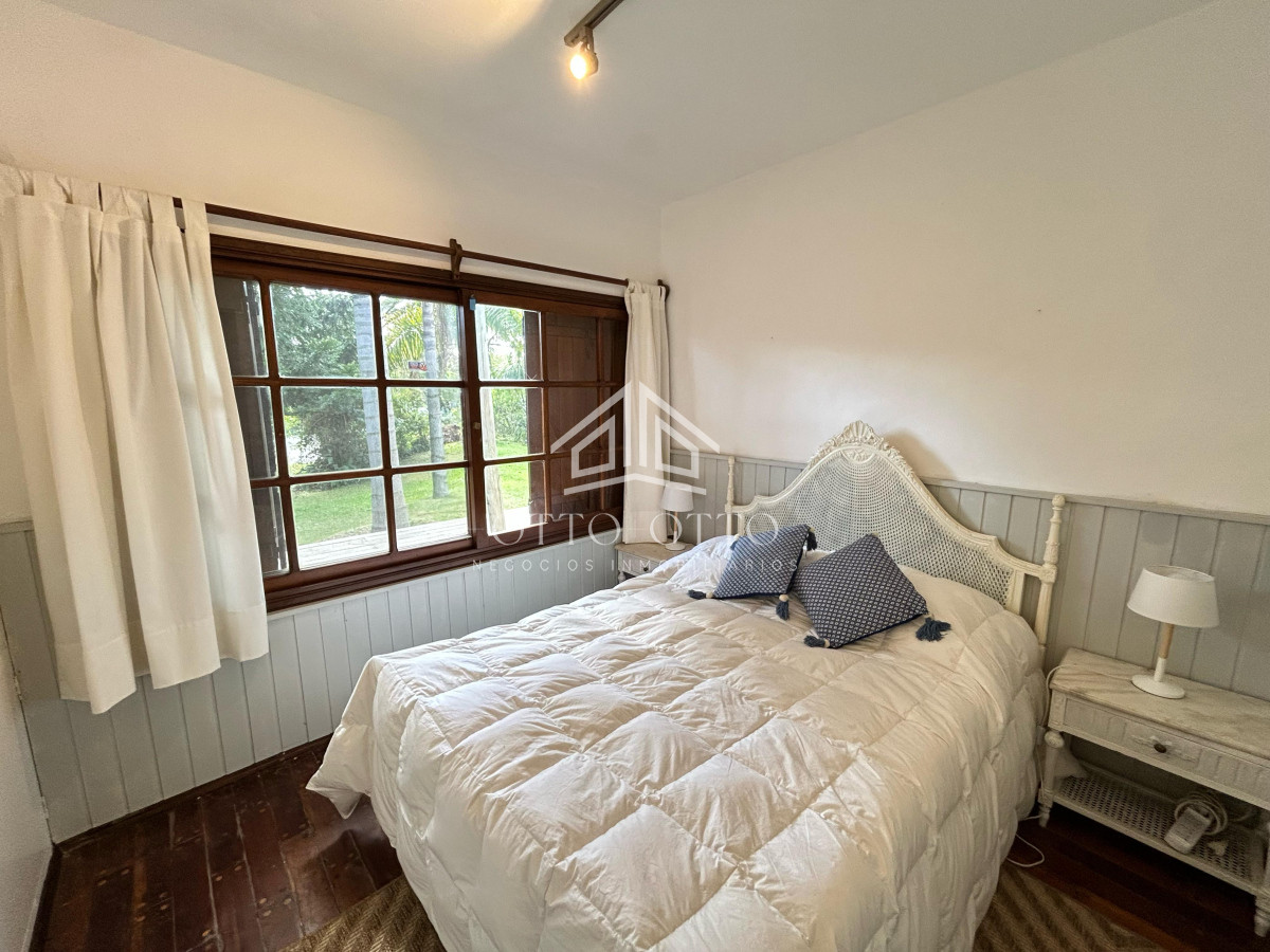 Casa ID.28732 - Venta casa siete dormitorios Punta del Este playa Mansa parrillero y piscina