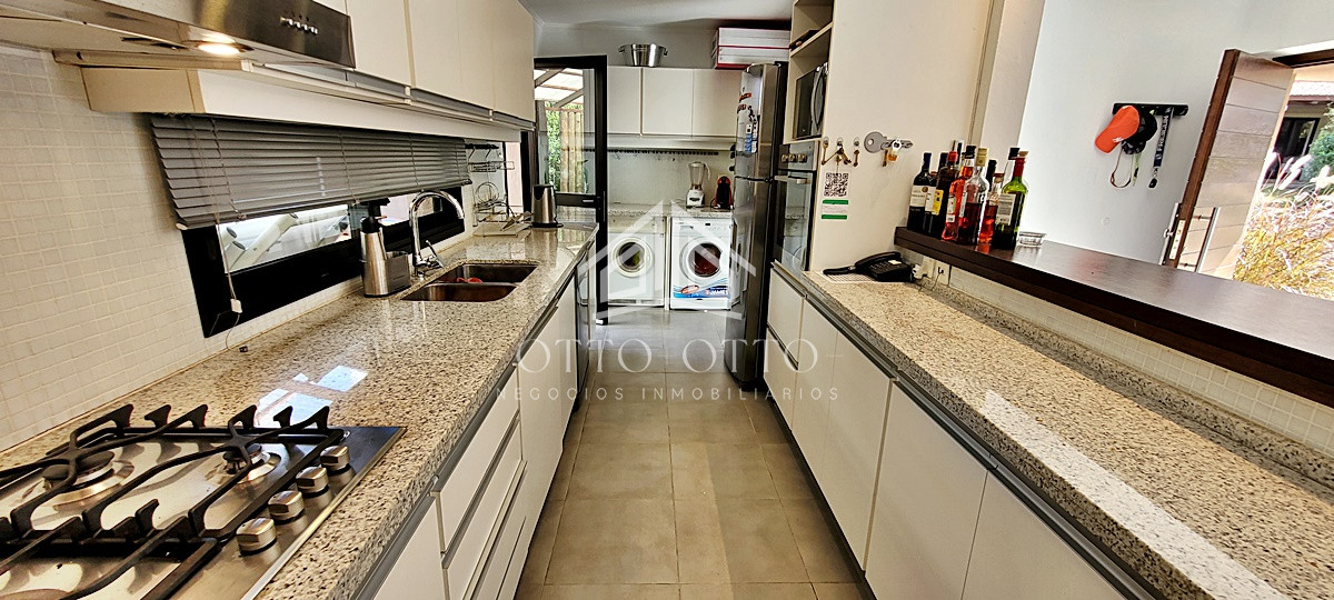 Casa ID.25556 - Hermosa casa en barrio cerrado