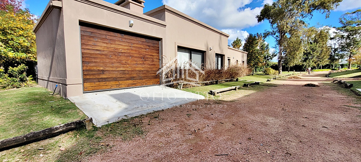 Casa ID.25556 - Hermosa casa en barrio cerrado