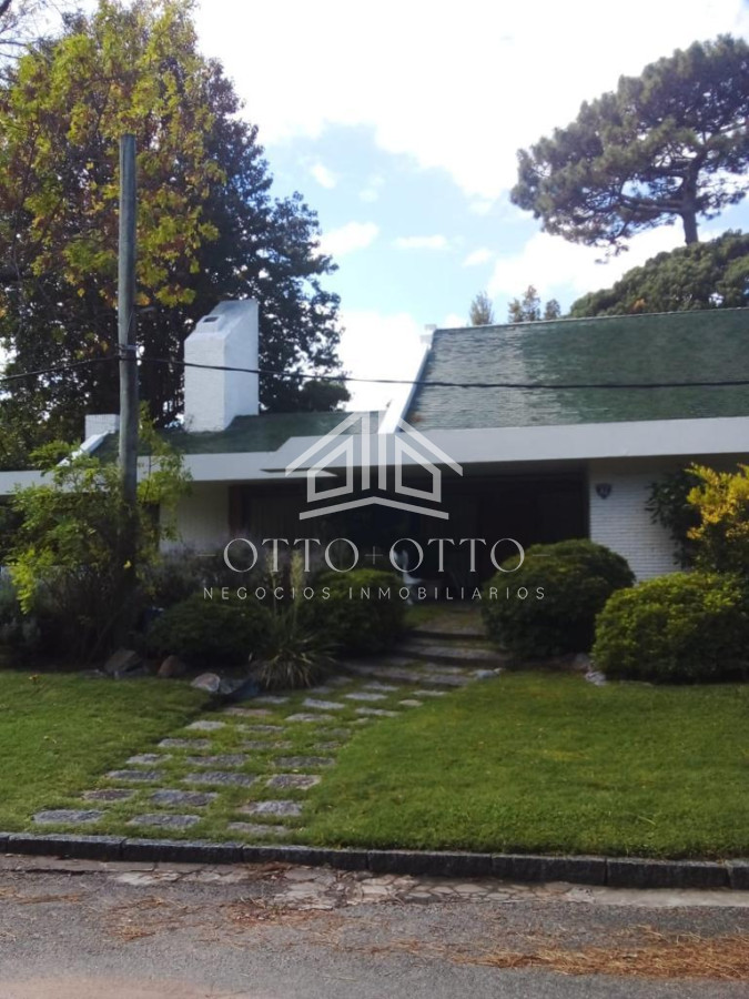 Casa ID.25848 - IMPONENTE CASA EN MANSA CON UBICACION PRIVILEGIADA