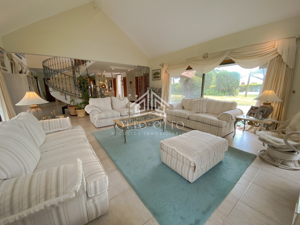 Casa ID.4446 - Mansion en venta INCREIBLE PRECIO, Punta del Este