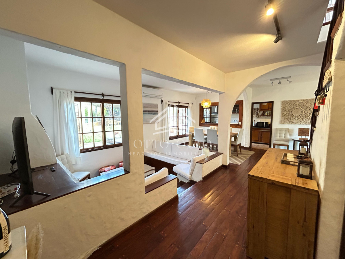 Casa ID.28732 - Venta casa siete dormitorios Punta del Este playa Mansa parrillero y piscina