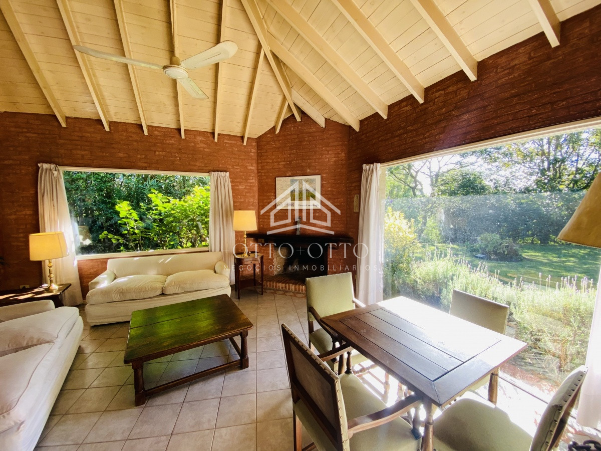 Casa ID.26776 - Venta casa cuatro dormitorios Punta del este barrio Arbolada parrillero y gran terreno