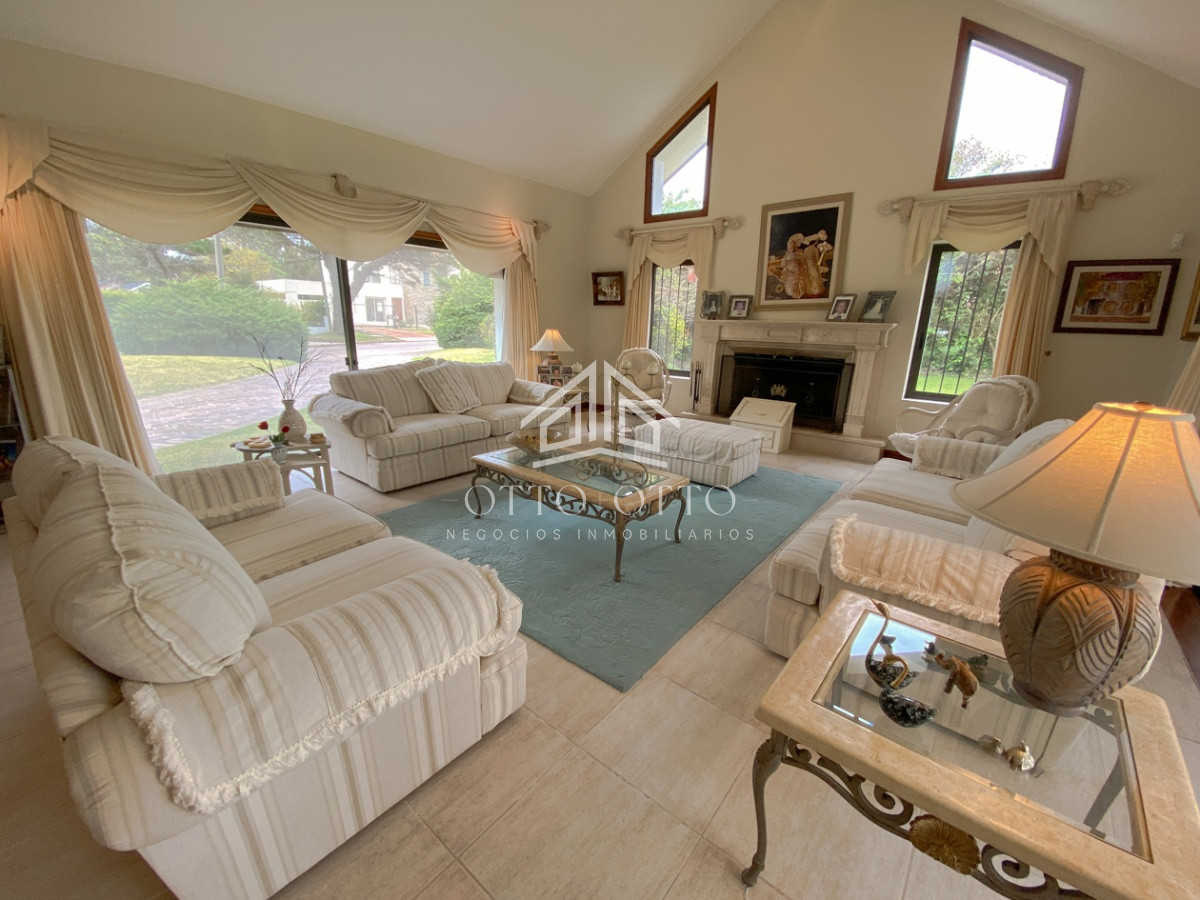 Casa ID.4446 - Mansion en venta INCREIBLE PRECIO, Punta del Este