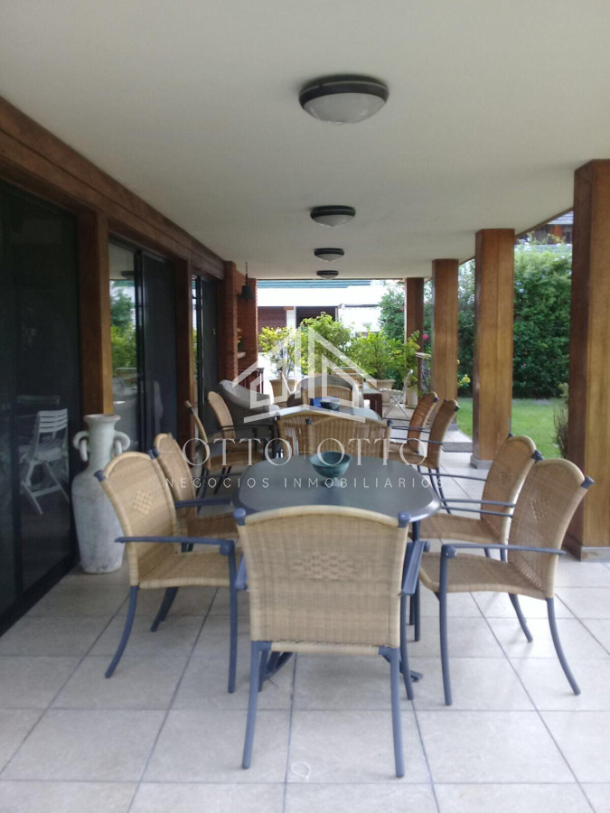 Casa ID.25848 - IMPONENTE CASA EN MANSA CON UBICACION PRIVILEGIADA