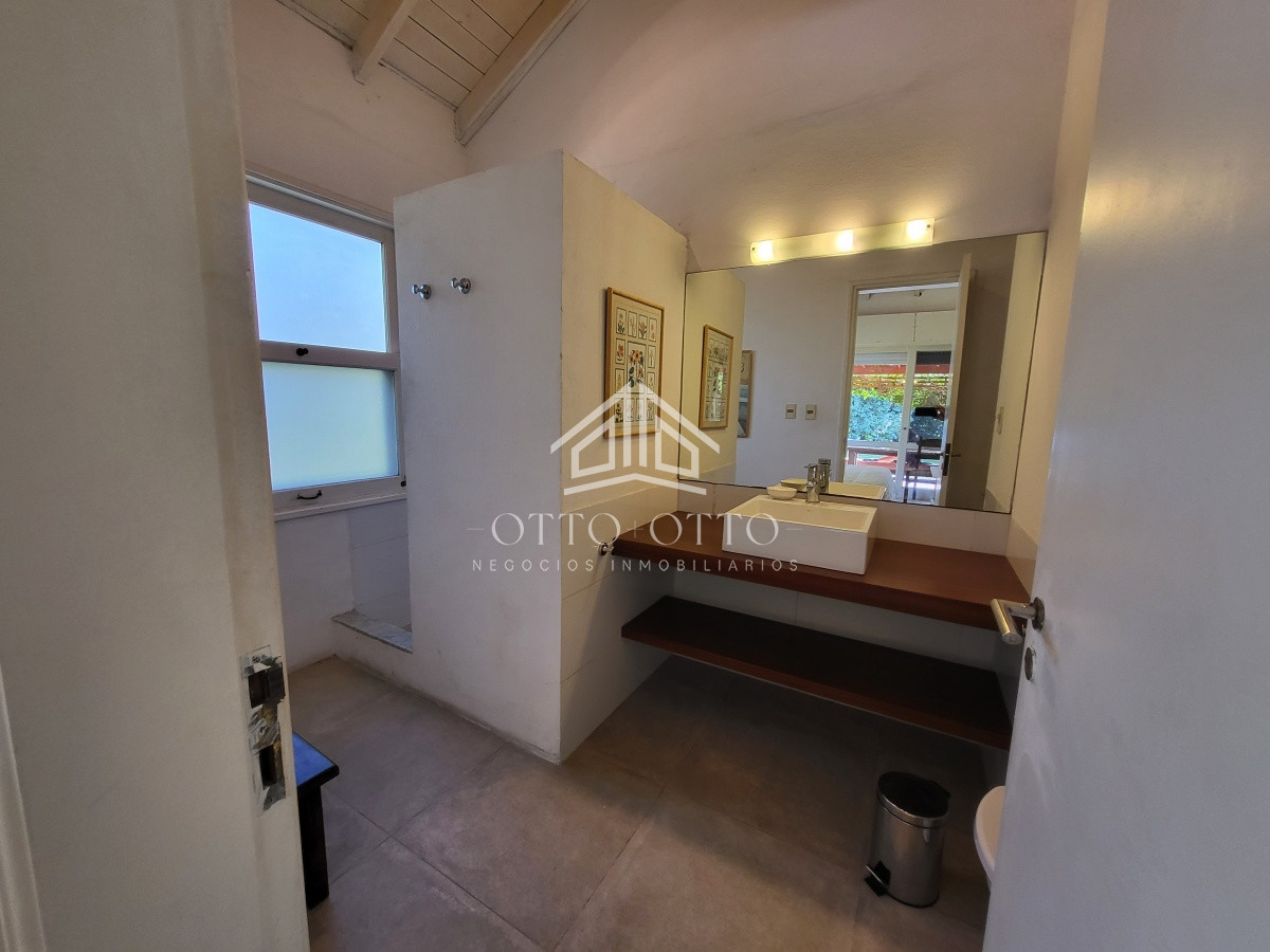 Casa ID.26776 - Venta casa cuatro dormitorios Punta del este barrio Arbolada parrillero y gran terreno