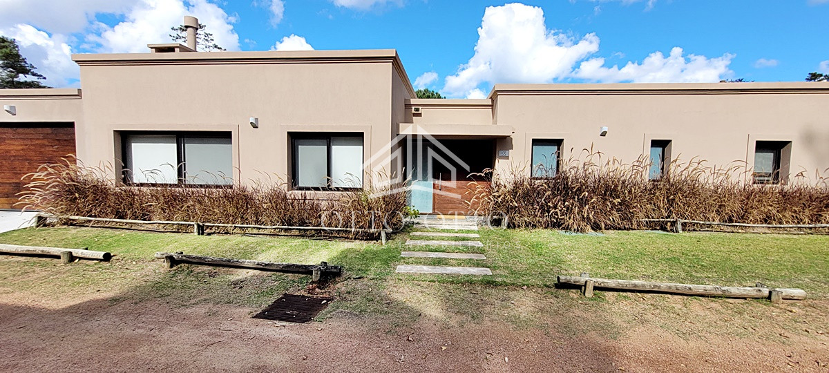 Casa ID.25556 - Hermosa casa en barrio cerrado