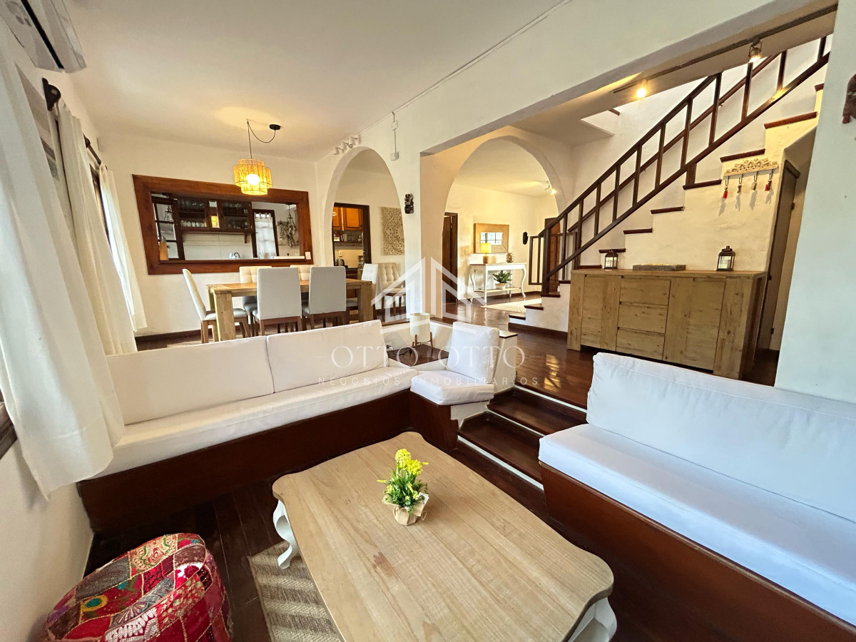 Casa ID.28732 - Venta casa siete dormitorios Punta del Este playa Mansa parrillero y piscina