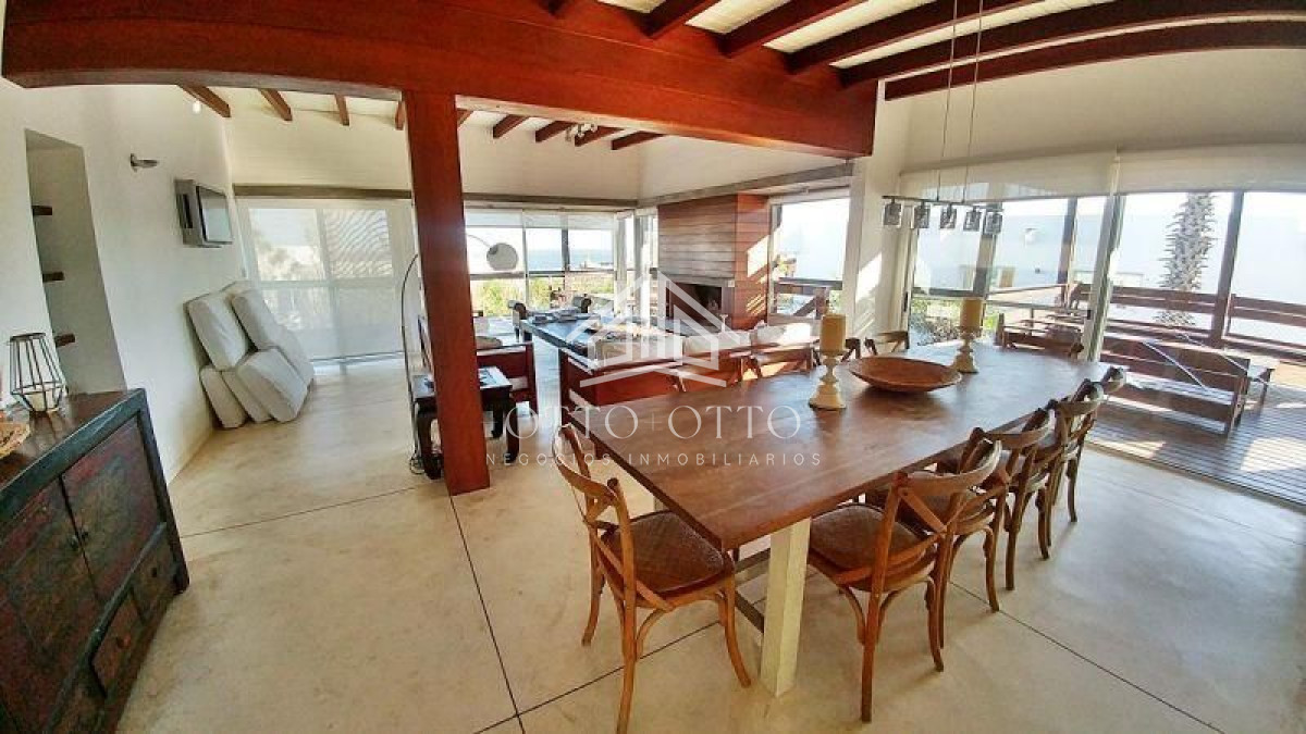 Casa ID.186 - Hermosa casa en venta Punta Piedras  6 dormitorios!