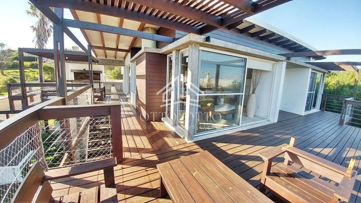 Casa ID.186 - Hermosa casa en venta Punta Piedras  6 dormitorios!