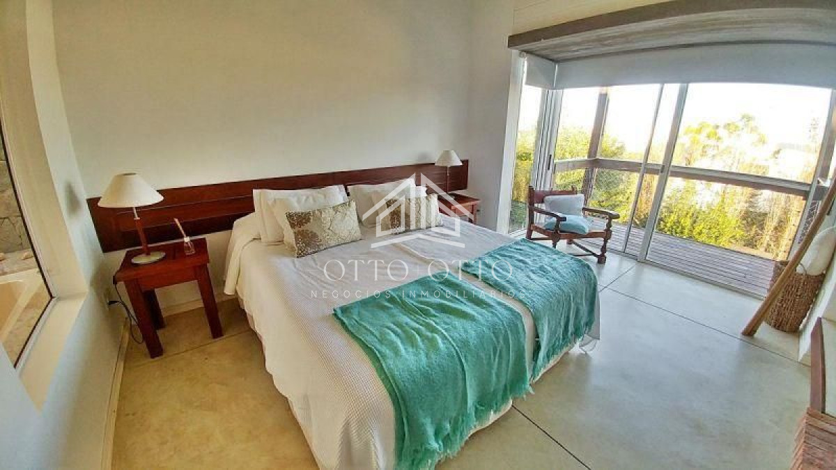 Casa ID.186 - Hermosa casa en venta Punta Piedras  6 dormitorios!