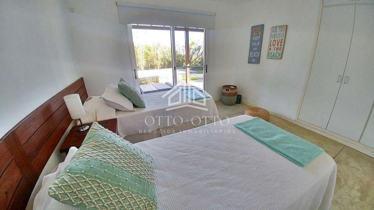 Casa ID.186 - Hermosa casa en venta Punta Piedras  6 dormitorios!