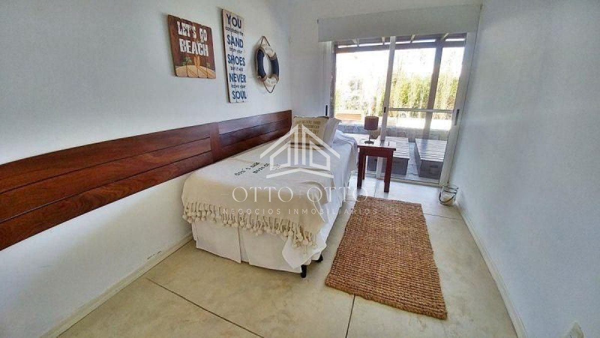 Casa ID.186 - Hermosa casa en venta Punta Piedras  6 dormitorios!