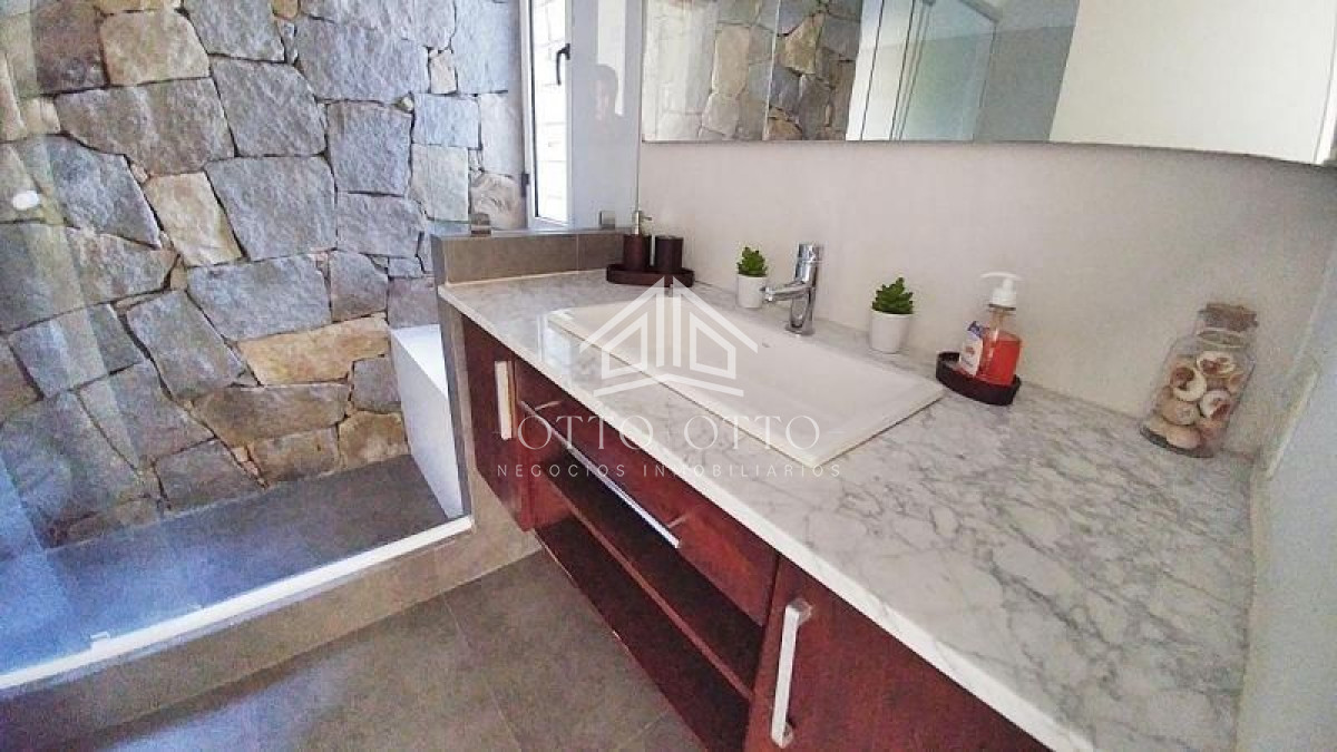 Casa ID.186 - Hermosa casa en venta Punta Piedras  6 dormitorios!