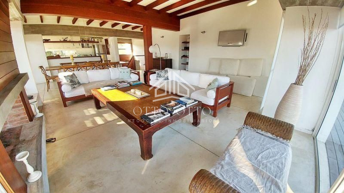 Casa ID.186 - Hermosa casa en venta Punta Piedras  6 dormitorios!