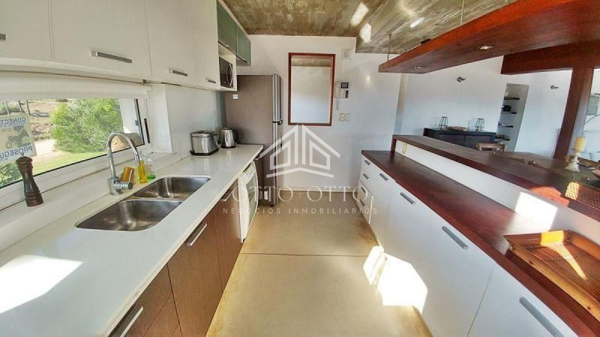 Casa ID.186 - Hermosa casa en venta Punta Piedras  6 dormitorios!