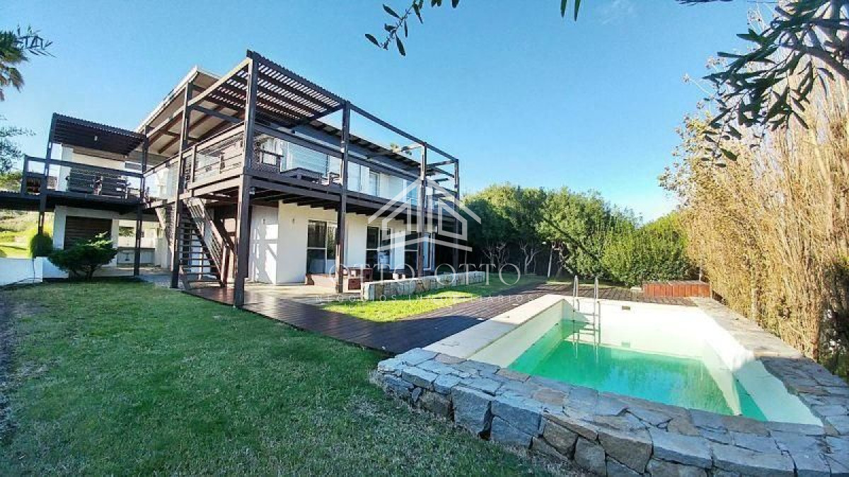 Casa ID.186 - Hermosa casa en venta Punta Piedras  6 dormitorios!
