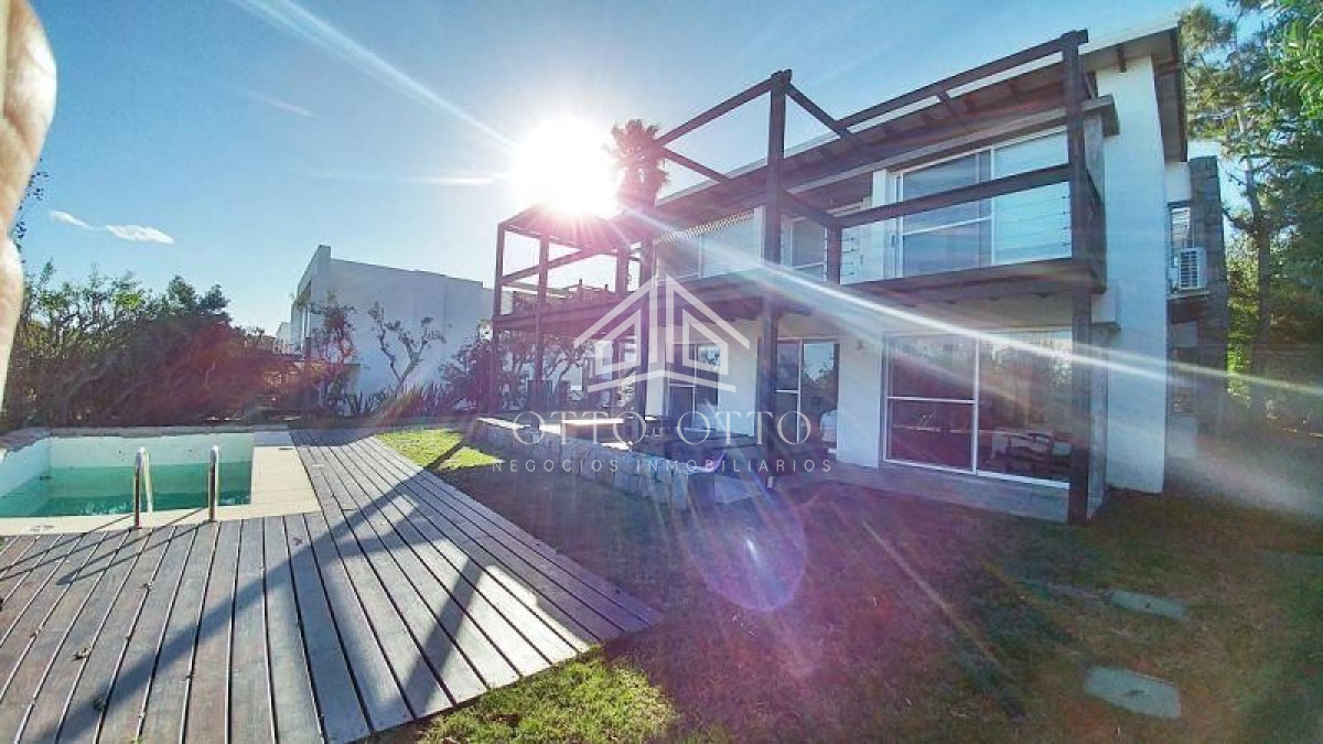 Casa ID.186 - Hermosa casa en venta Punta Piedras  6 dormitorios!