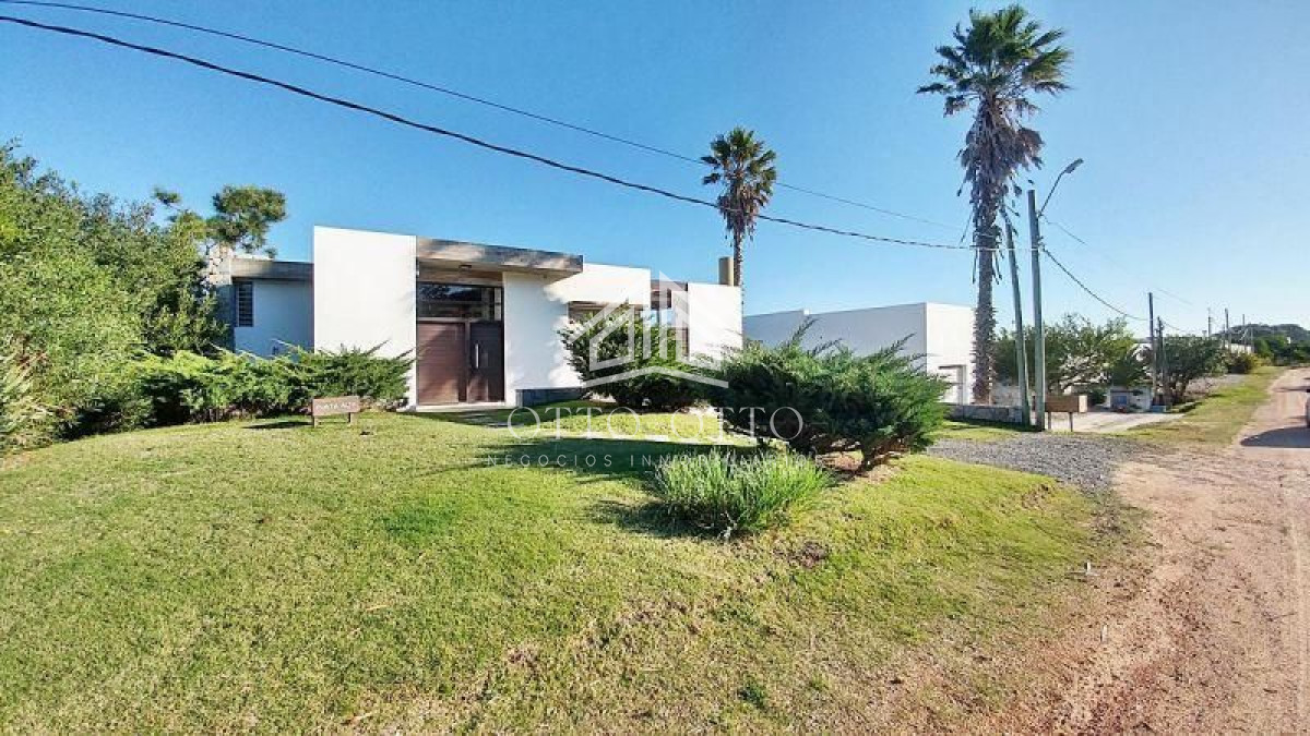 Casa ID.186 - Hermosa casa en venta Punta Piedras  6 dormitorios!