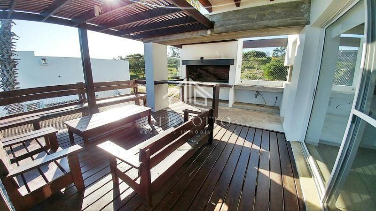 Casa ID.186 - Hermosa casa en venta Punta Piedras  6 dormitorios!