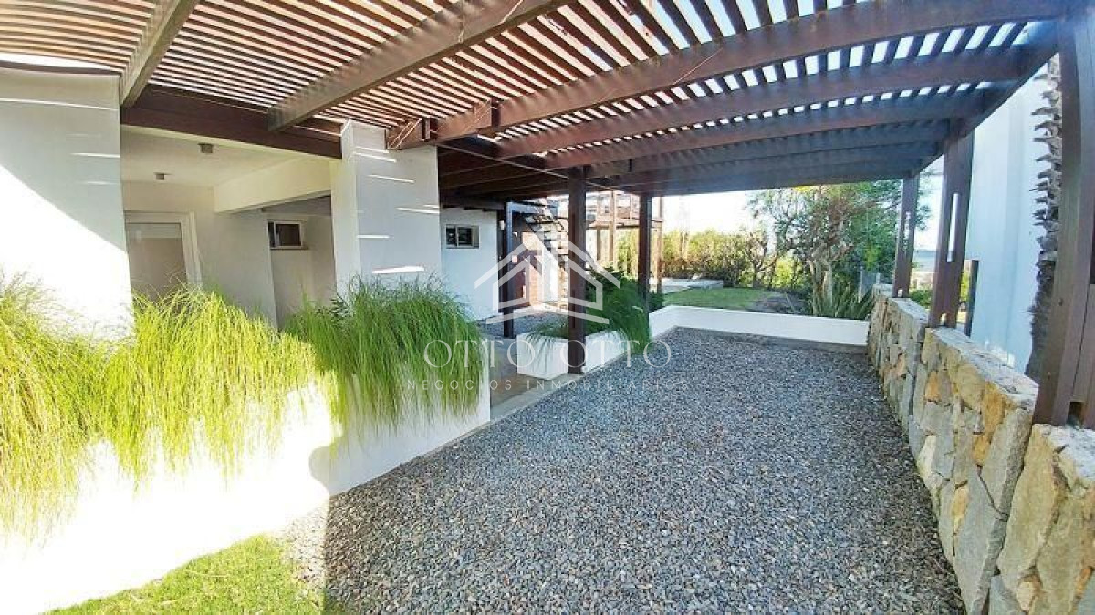 Casa ID.186 - Hermosa casa en venta Punta Piedras  6 dormitorios!