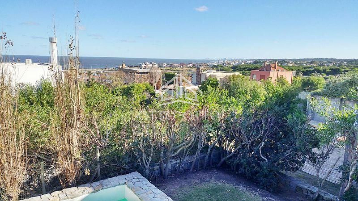 Casa ID.186 - Hermosa casa en venta Punta Piedras  6 dormitorios!