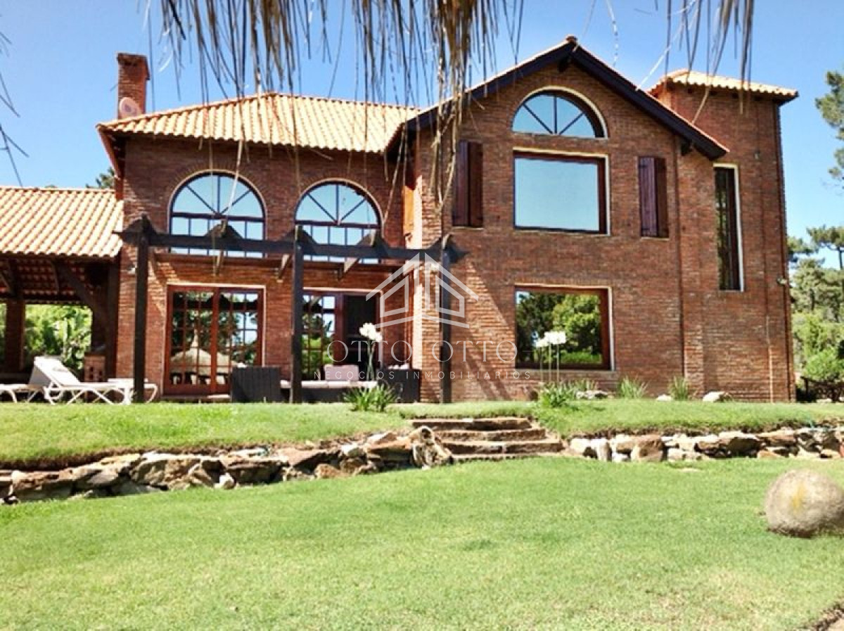 Casa ID.3928 - Casa en venta Pinares 3 dormitorios