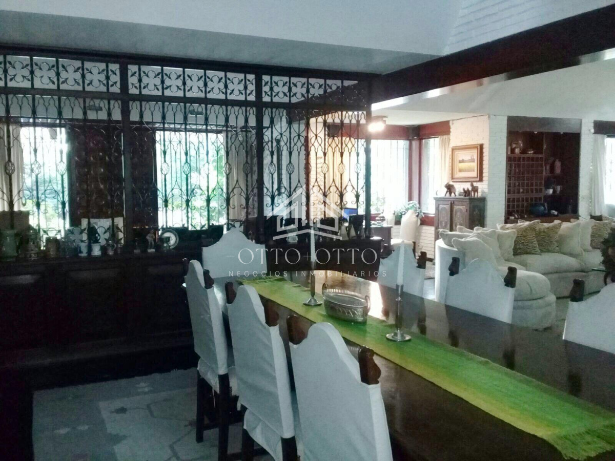 Casa ID.25848 - IMPONENTE CASA EN MANSA CON UBICACION PRIVILEGIADA