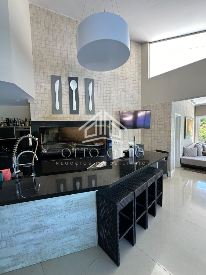 Casa ID.28489 - Hermosa Mansion en El Golf, Punta del Este