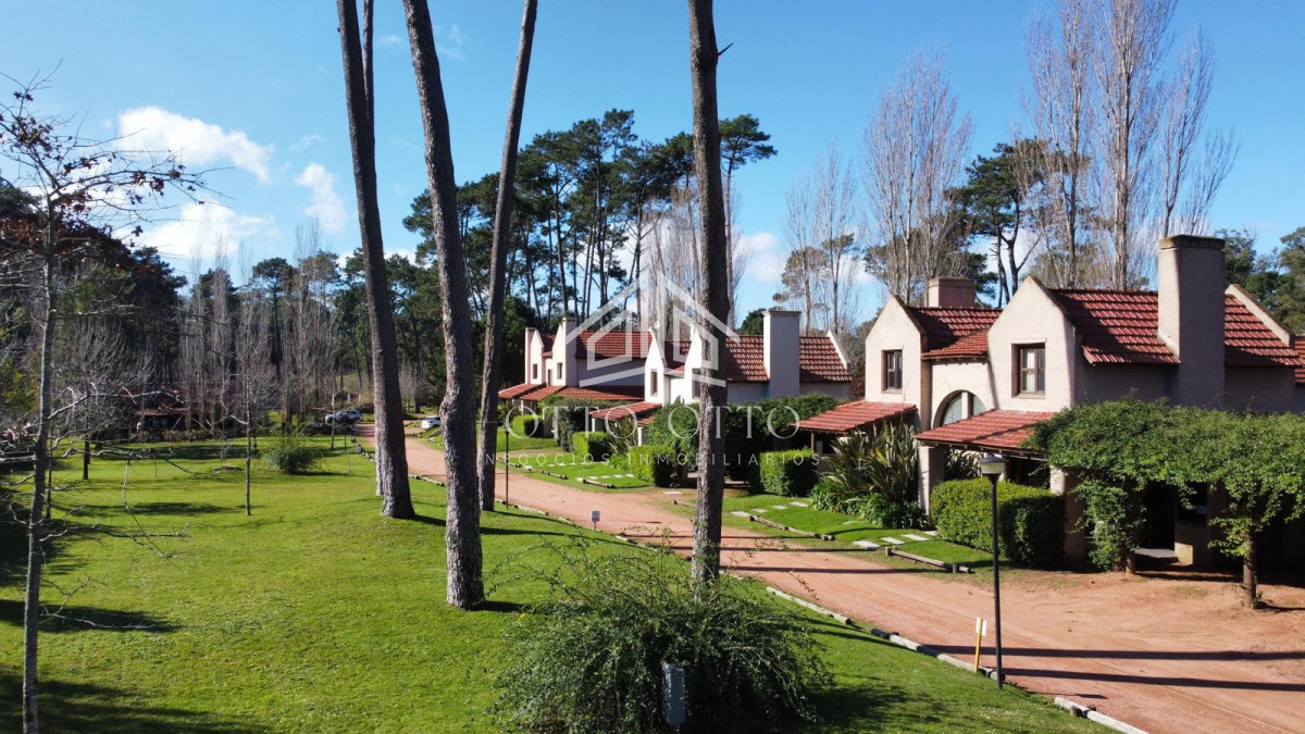 Casa ID.28525 - Venta casa dos dormitorios Punta del este Pinares parrillero