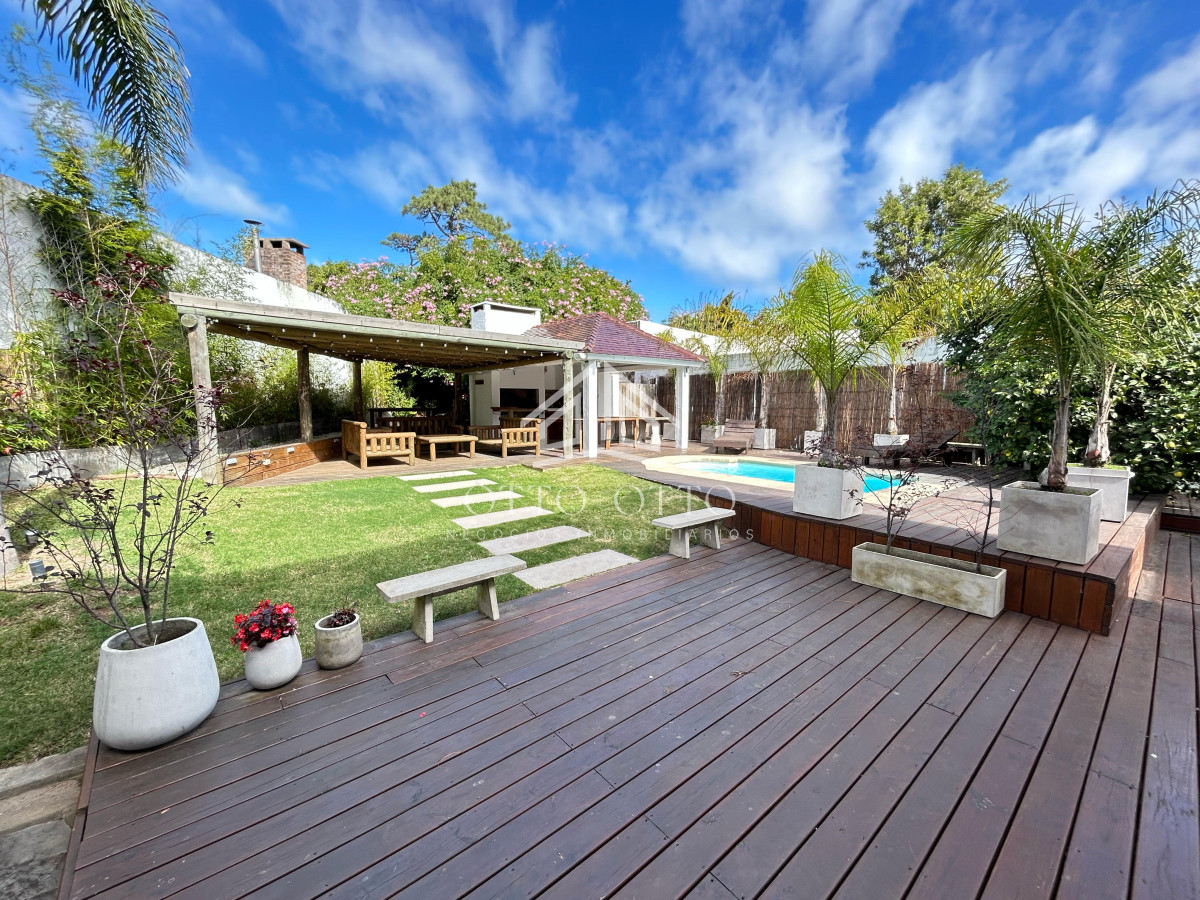 Casa ID.28732 - Venta casa siete dormitorios Punta del Este playa Mansa parrillero y piscina