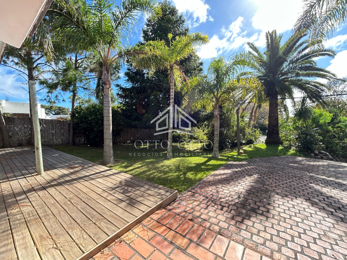 Casa ID.28732 - Venta casa siete dormitorios Punta del Este playa Mansa parrillero y piscina