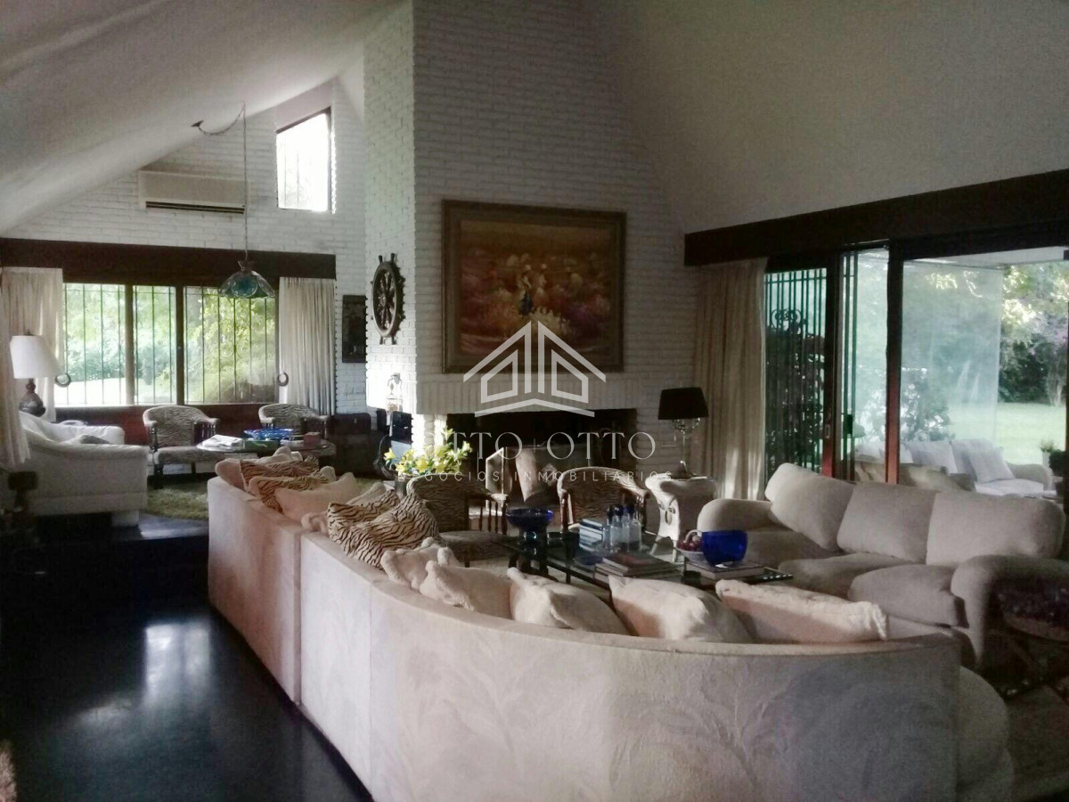 Casa ID.25848 - IMPONENTE CASA EN MANSA CON UBICACION PRIVILEGIADA