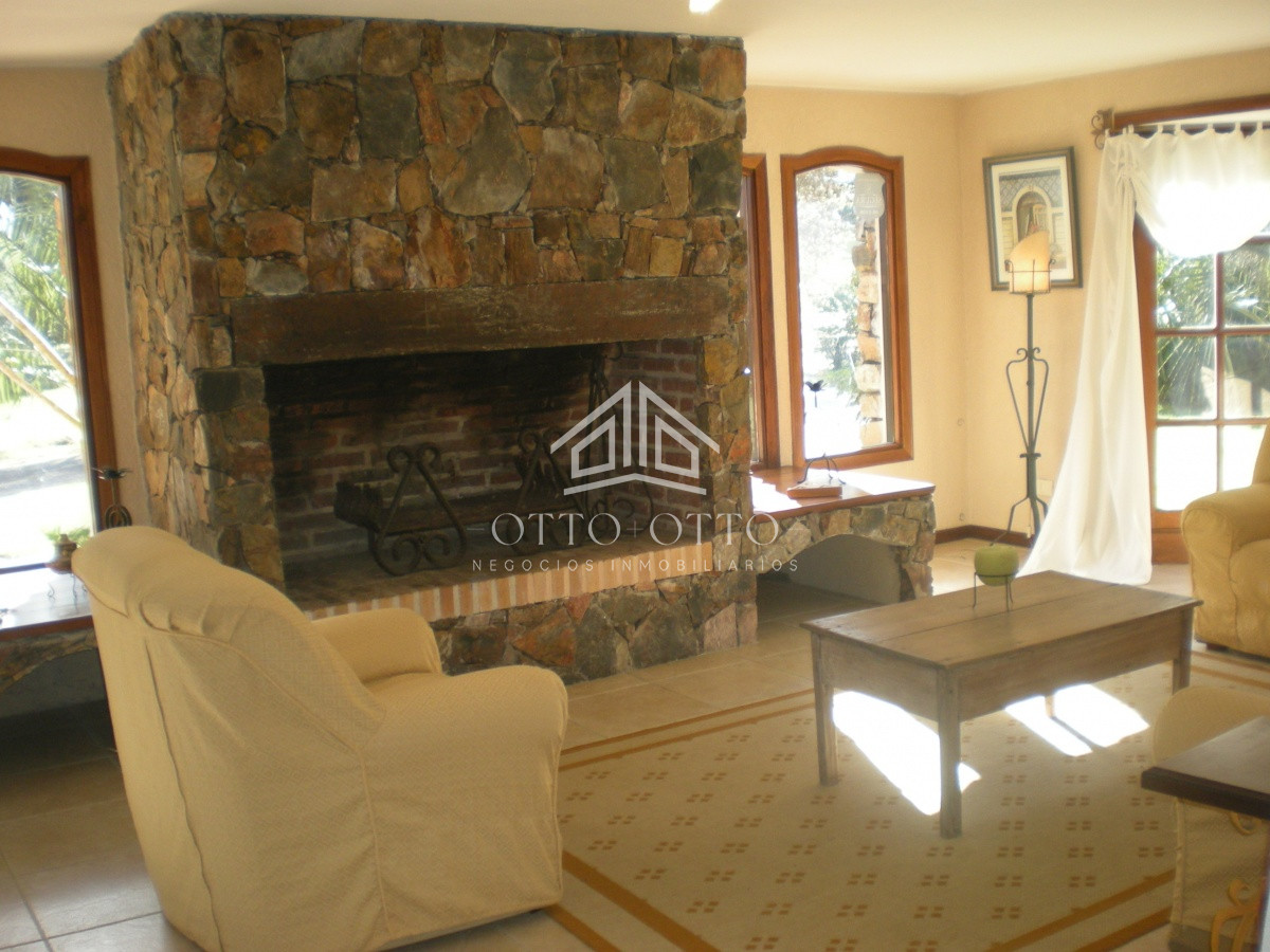 Casa ID.5204 - Casa en venta Lugano Marly 4 dormitorios