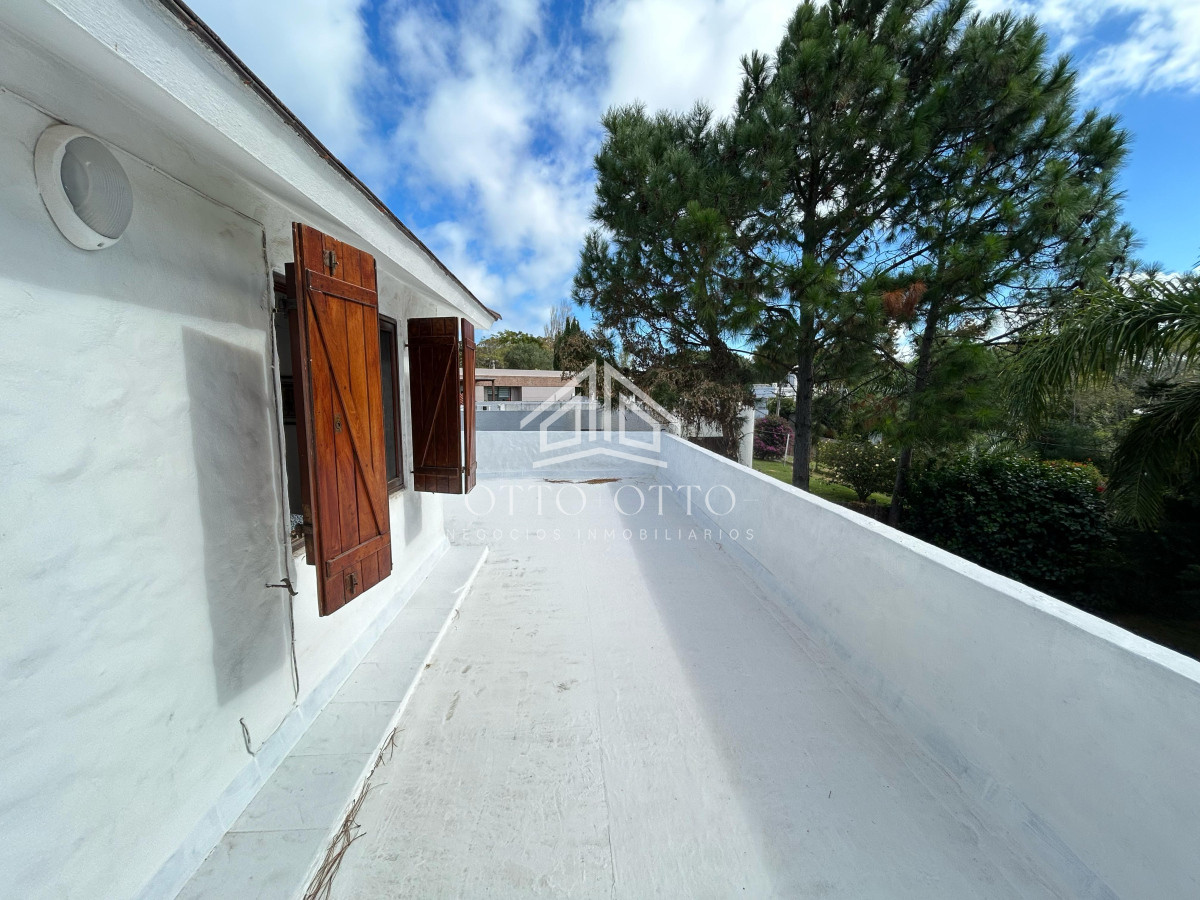 Casa ID.28732 - Venta casa siete dormitorios Punta del Este playa Mansa parrillero y piscina