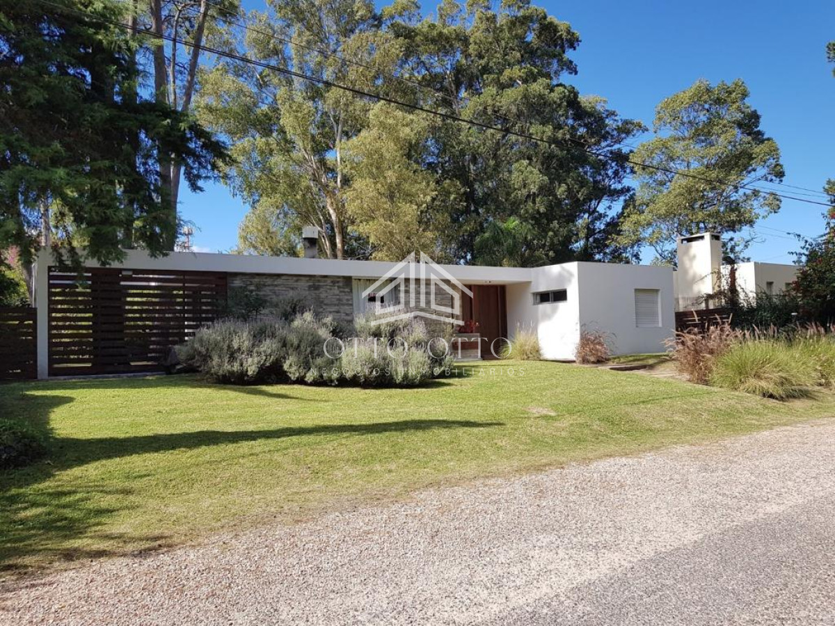 Casa ID.840 - Casa en venta Playa Brava 3 dormitorios Punta del Este