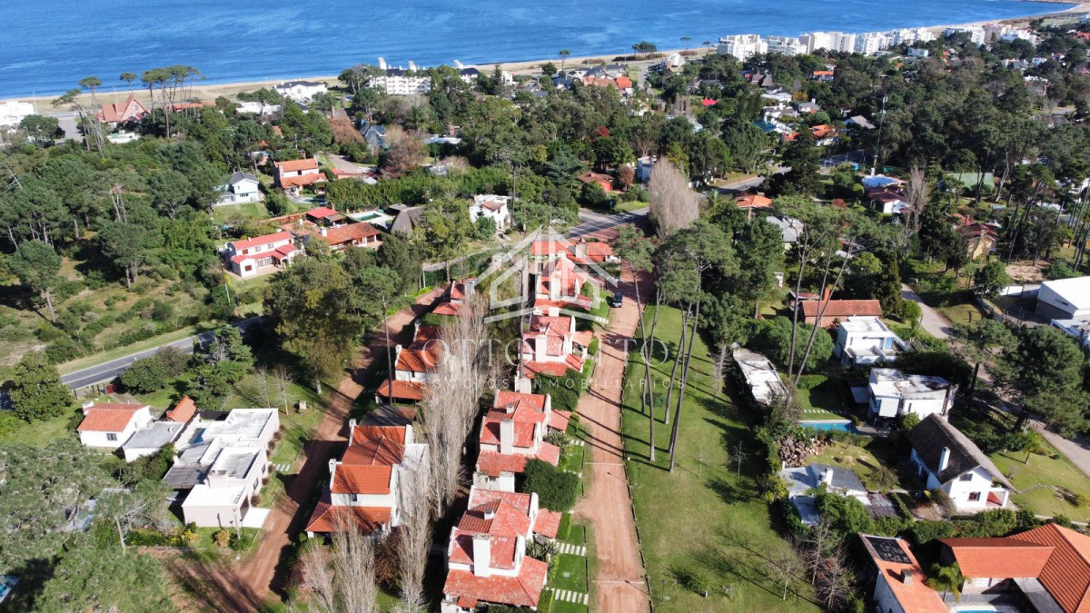 Casa ID.28525 - Venta casa dos dormitorios Punta del este Pinares parrillero