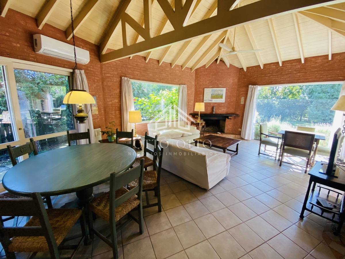 Casa ID.26776 - Venta casa cuatro dormitorios Punta del este barrio Arbolada parrillero y gran terreno