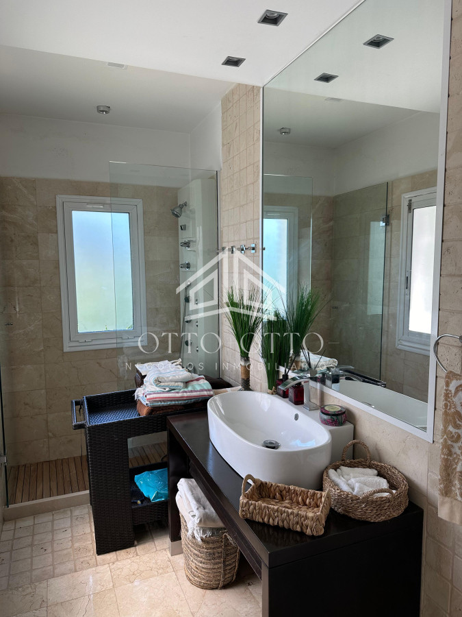 Casa ID.28489 - Hermosa Mansion en El Golf, Punta del Este