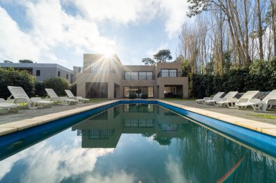 Casa en venta en Punta del Este, barrio Privado La Arbolada 